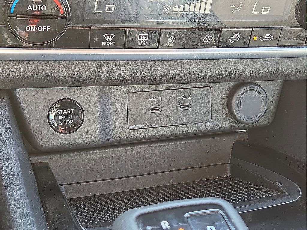 Used 2025 Nissan Rogue SV image 29