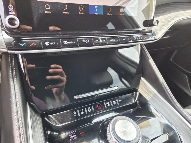 Used 2023 Jeep Wagoneer L Series II AWD/4WD image 13
