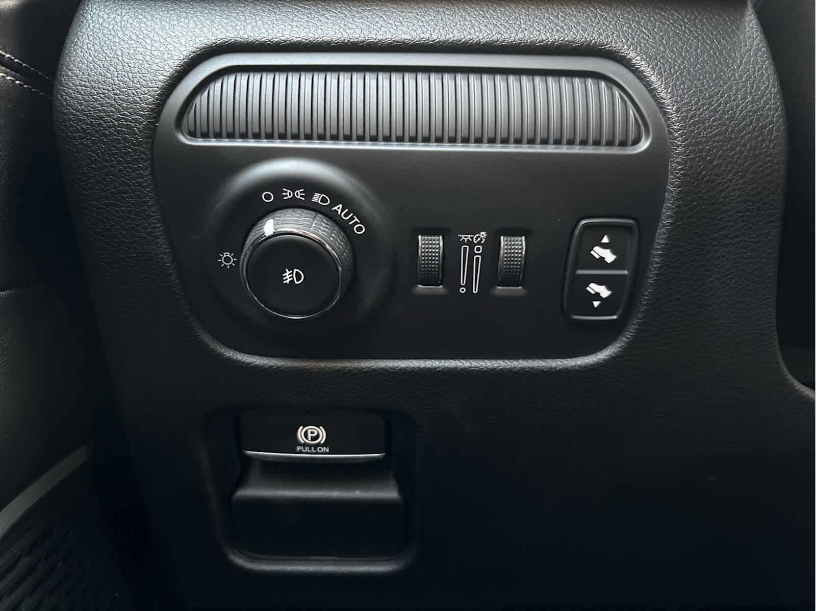 Used 2023 Jeep Wagoneer 2WD image 30