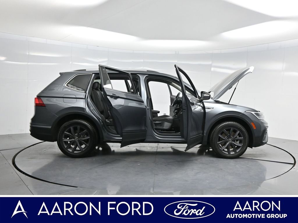 Used 2022 Volkswagen Tiguan SE image 3