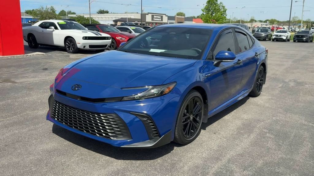 Used 2025 Toyota Camry SE w/ Convenience Package FWD image 2