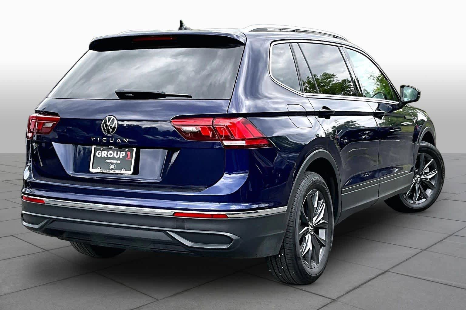 Used 2023 Volkswagen Tiguan SE w/ Panoramic Sunroof Package FWD image 13