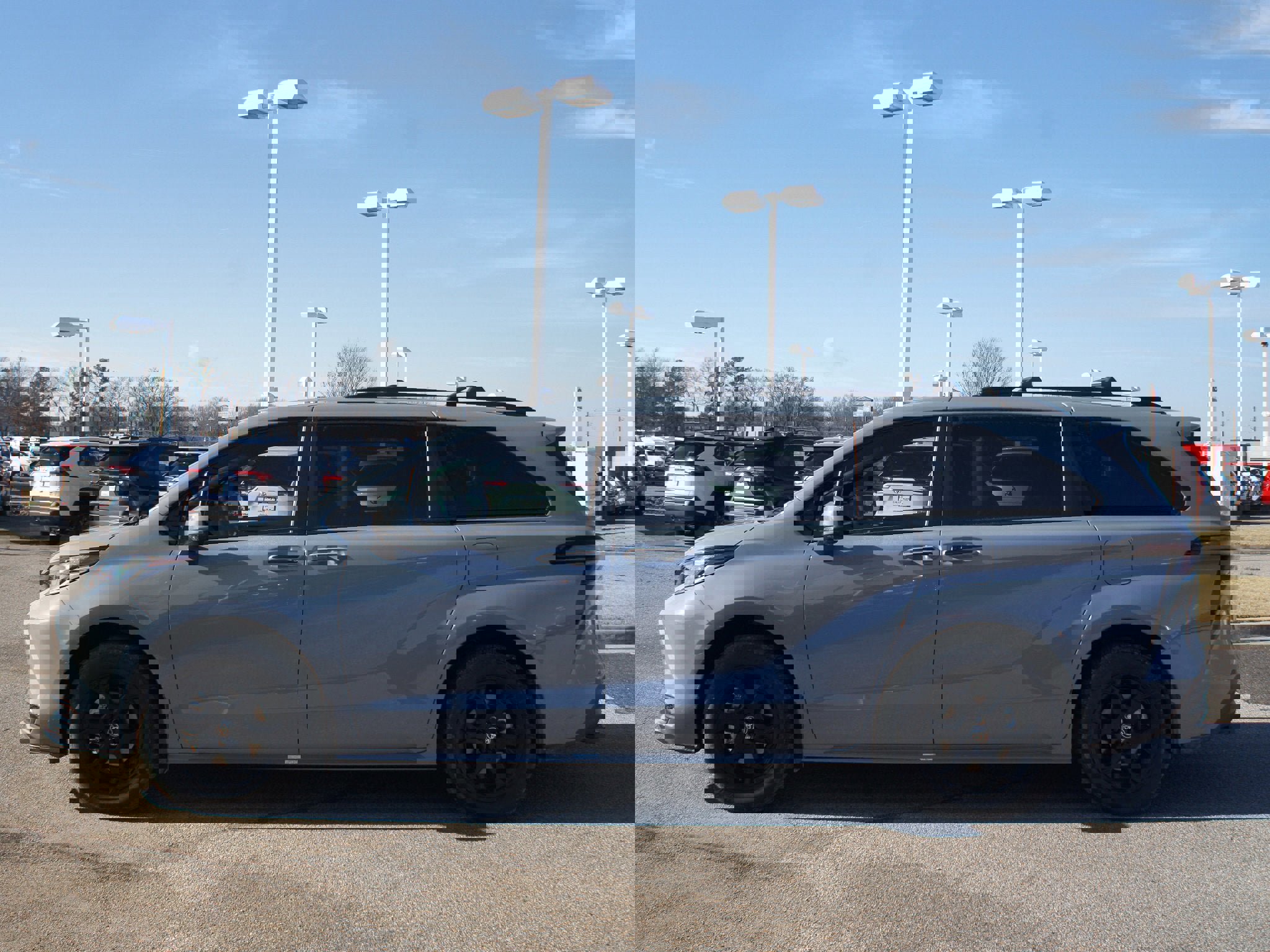 Used 2025 Toyota Sienna XLE Woodland Edition image 13