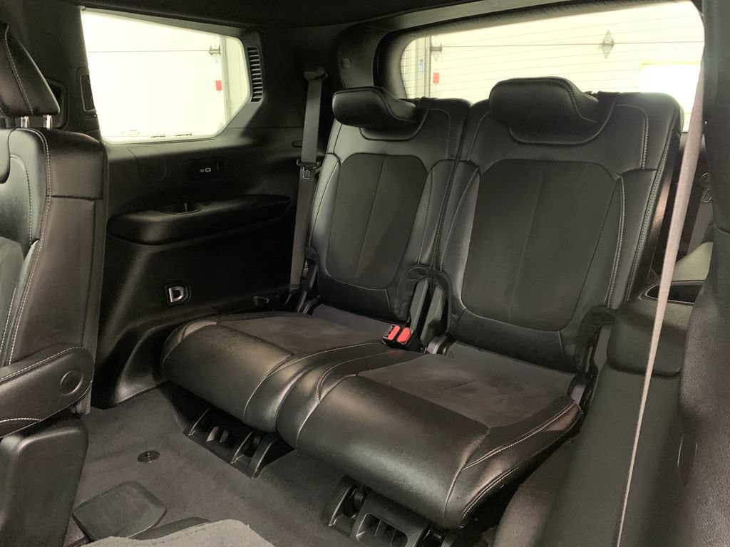 Used 2023 Jeep Grand Cherokee L Altitude AWD/4WD image 18