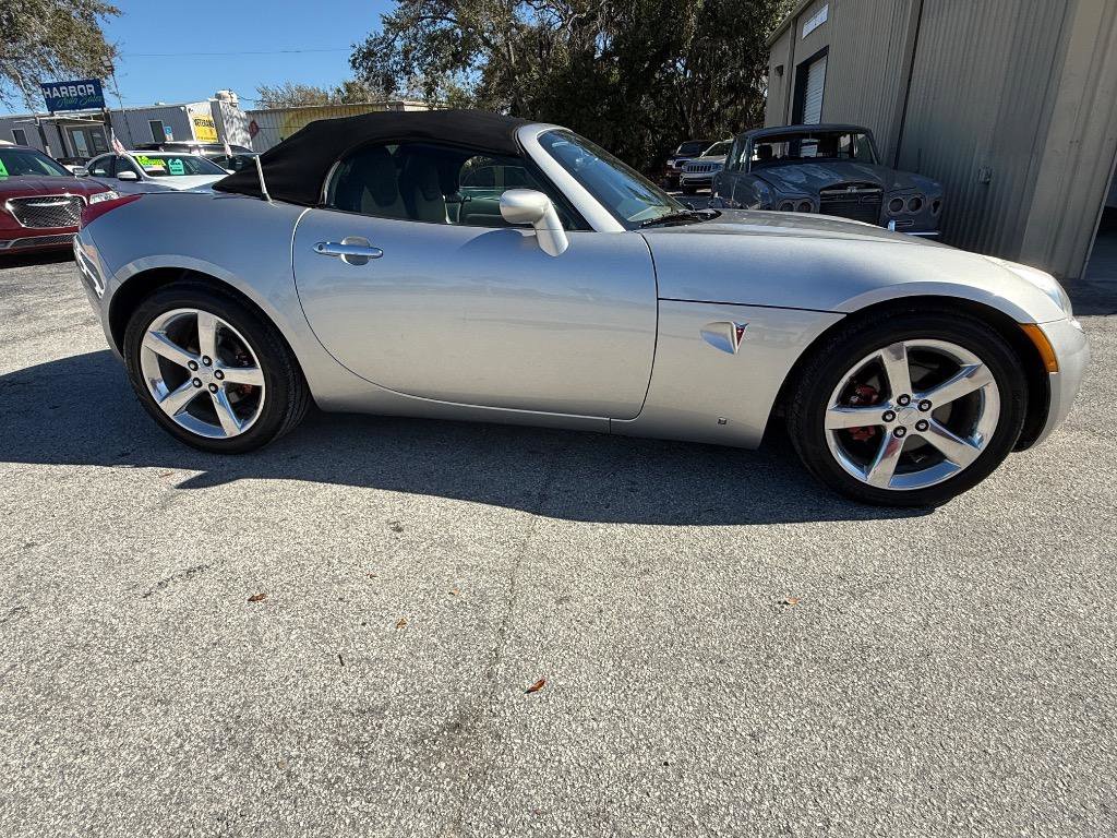 Used 2006 Pontiac Solstice Convertible w/ Premium Package image 2