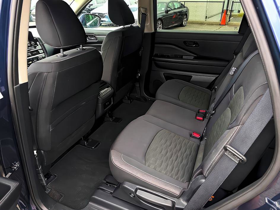 Used 2025 Nissan Pathfinder SV AWD/4WD image 41
