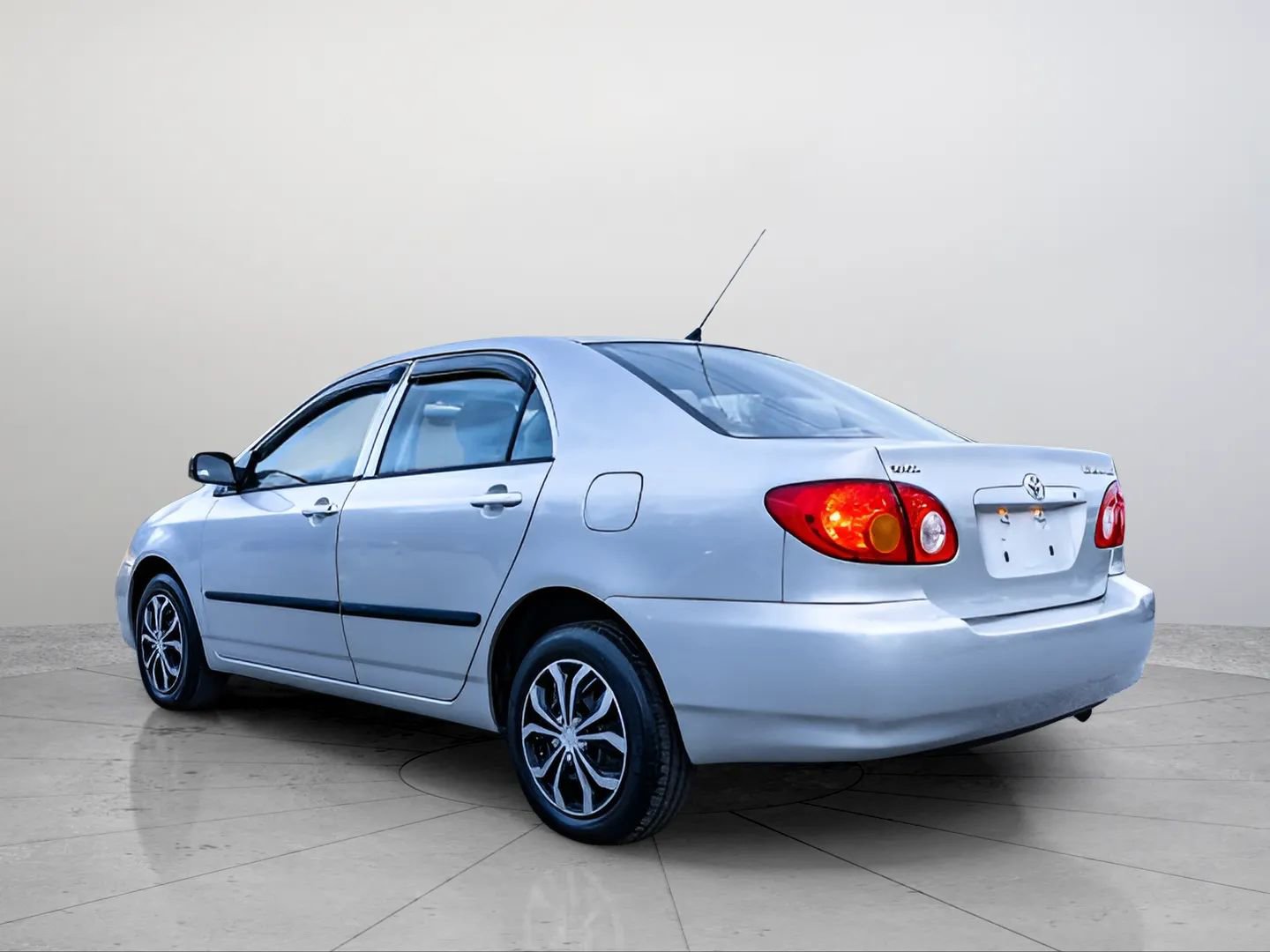 Used 2004 Toyota Corolla LE image 2