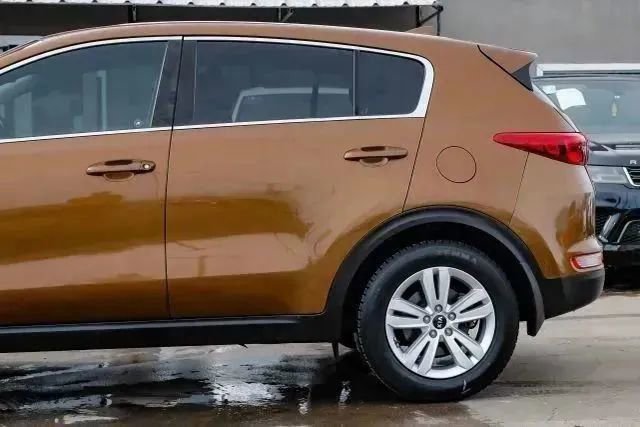 Used 2019 Kia Sportage LX FWD image 17