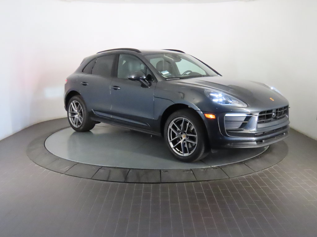Certified 2025 Porsche Macan AWD/4WD image 9