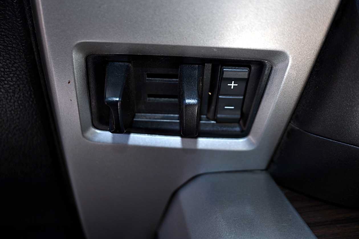 Used 2015 Ford F150 Lariat w/ Equipment Group 502A Luxury AWD/4WD image 33