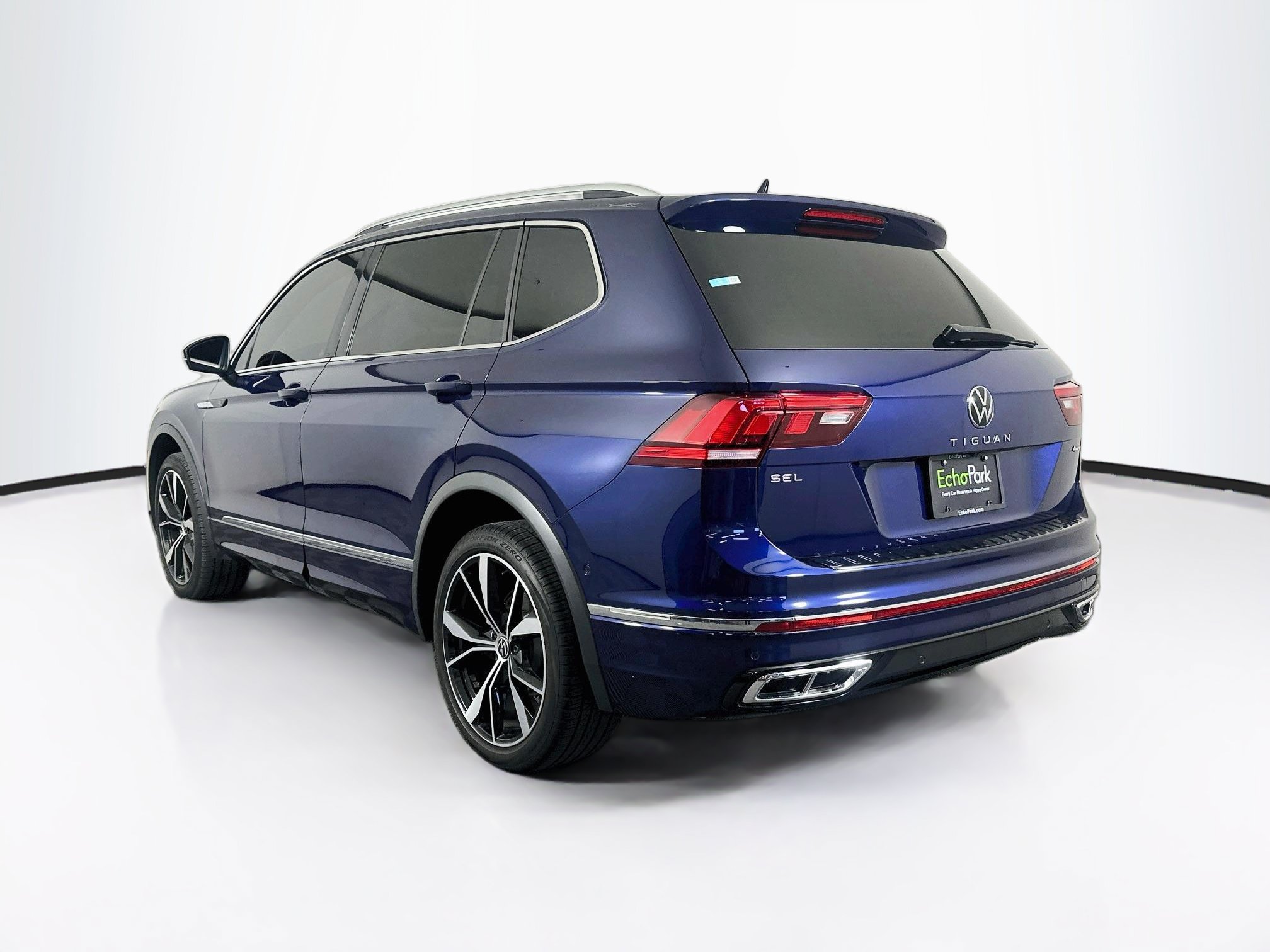 Used 2024 Volkswagen Tiguan SEL R-Line AWD/4WD image 5