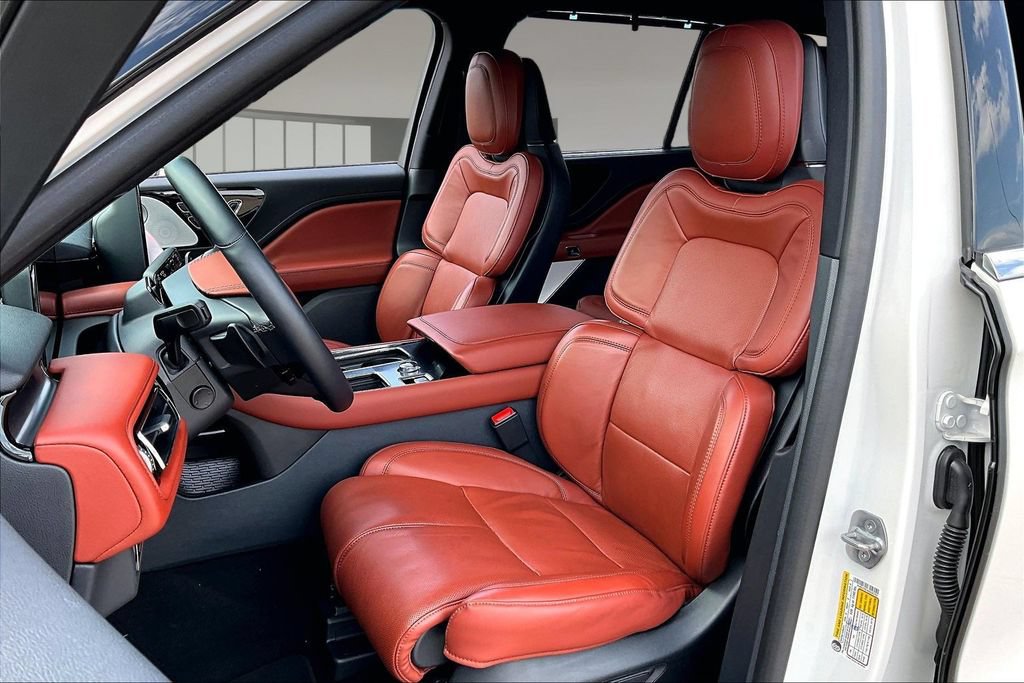 Used 2025 Lincoln Aviator Reserve w/ Equipment Group 201A AWD/4WD image 26