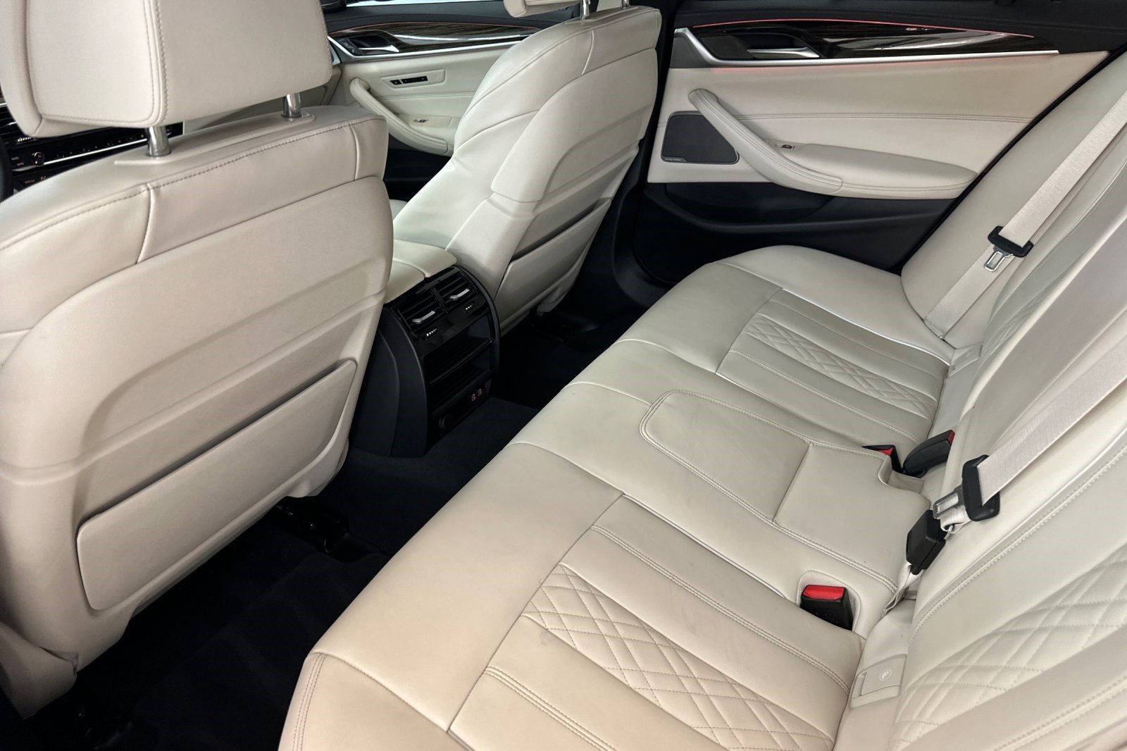 Certified 2023 BMW 530i w/ Executive Package image 28