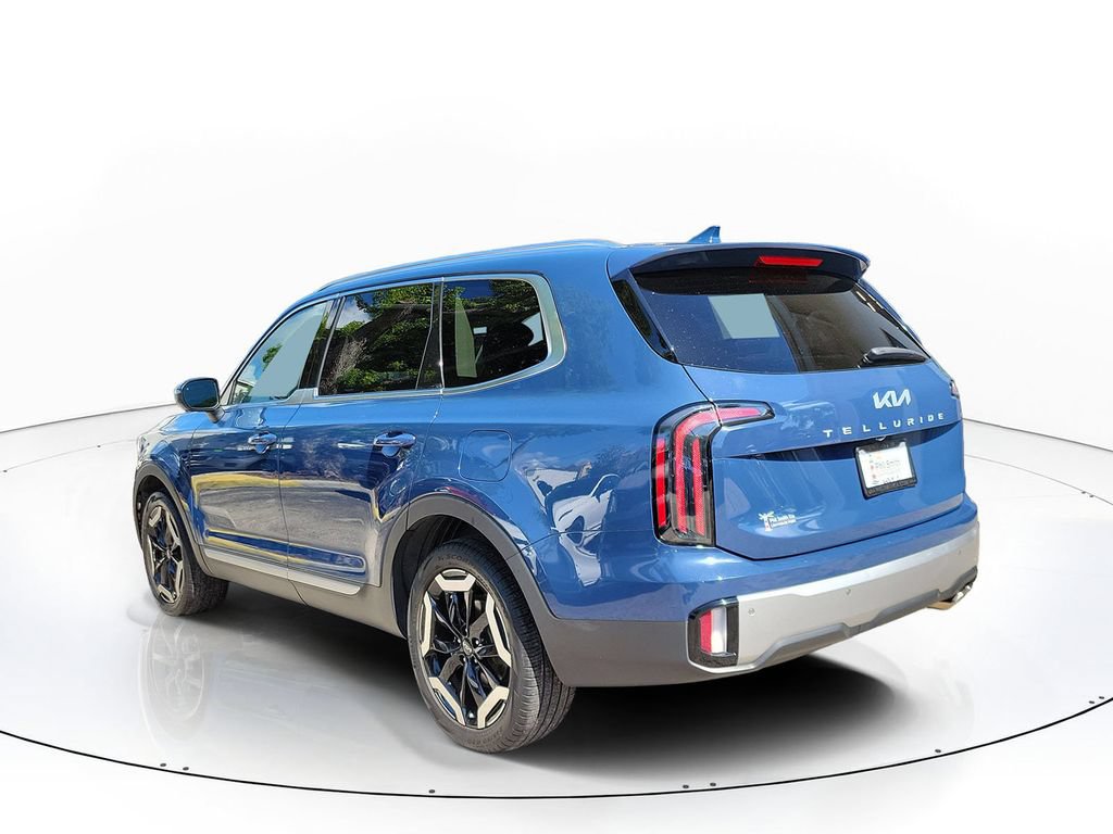 Certified 2023 Kia Telluride EX w/ EX Captain's Chair Package FWD image 4