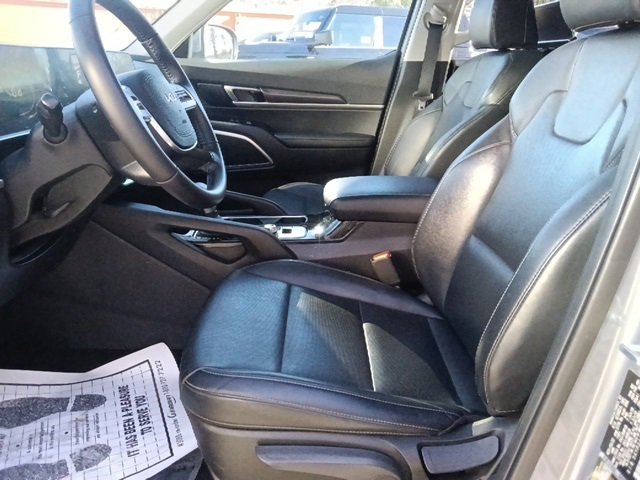 Used 2023 Kia Telluride LX image 16