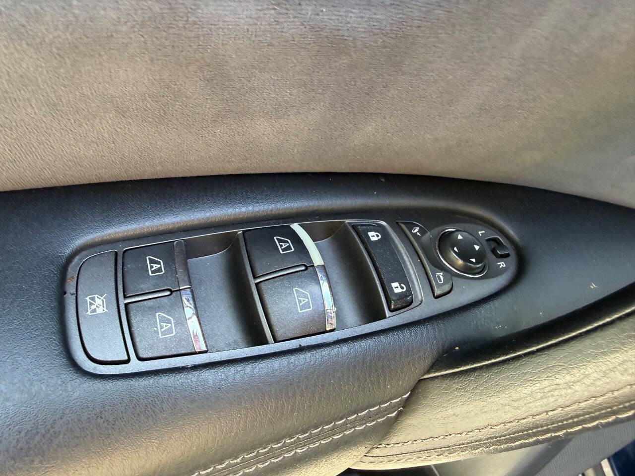 Used 2017 Nissan Armada SV AWD/4WD image 21