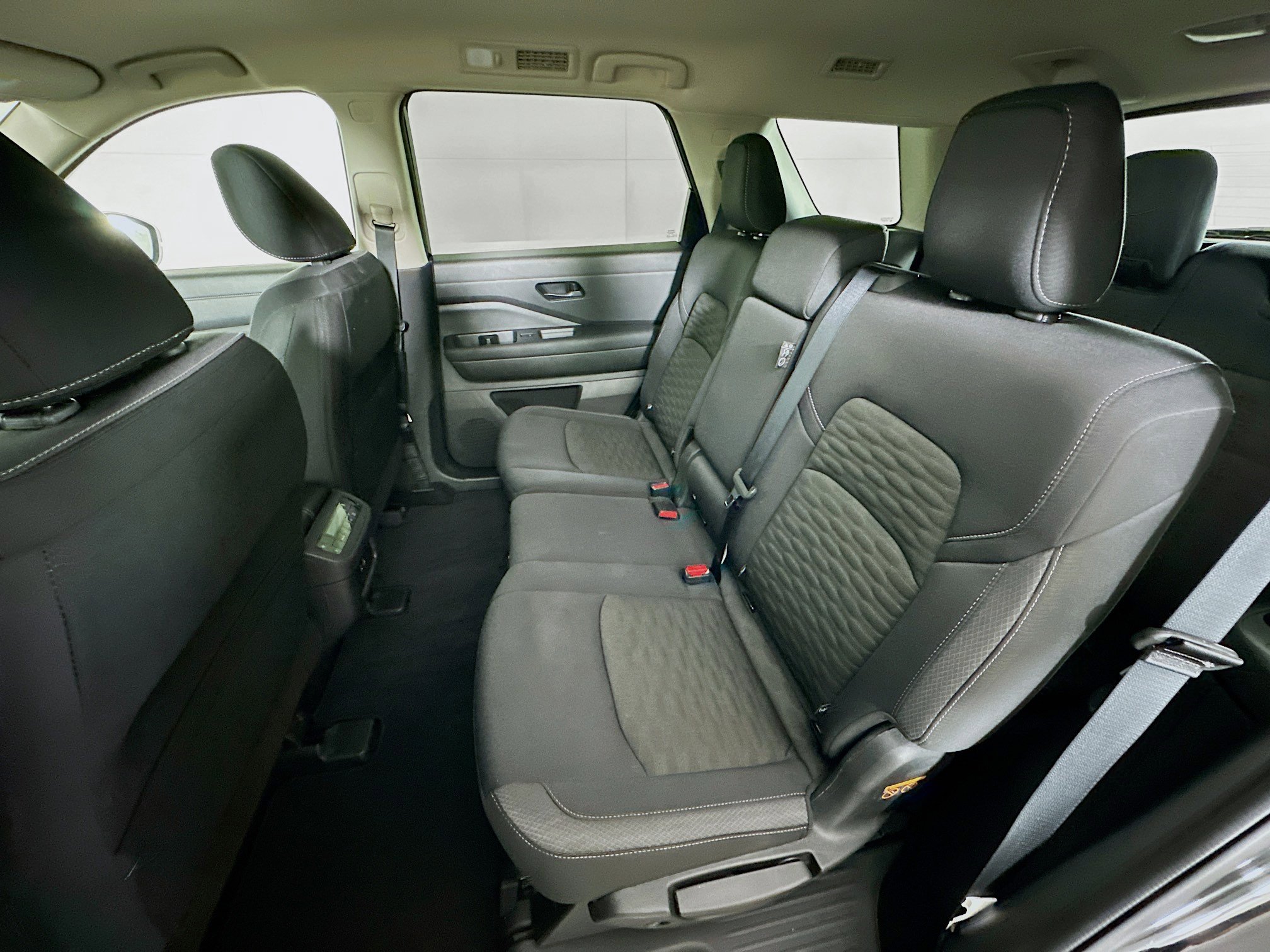 Used 2025 Nissan Pathfinder SV image 27