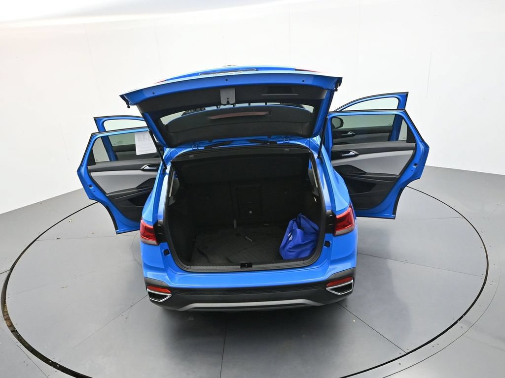 Used 2023 Volkswagen Taos SE w/ Black Wheel Package FWD image 28