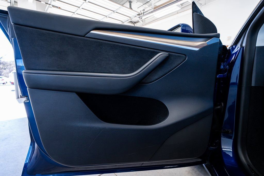 Used 2023 Tesla Model Y Long Range image 29