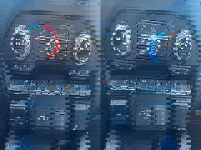 Used 2020 GMC Sierra 2500 AT4 w/ AT4 Premium Package image 14