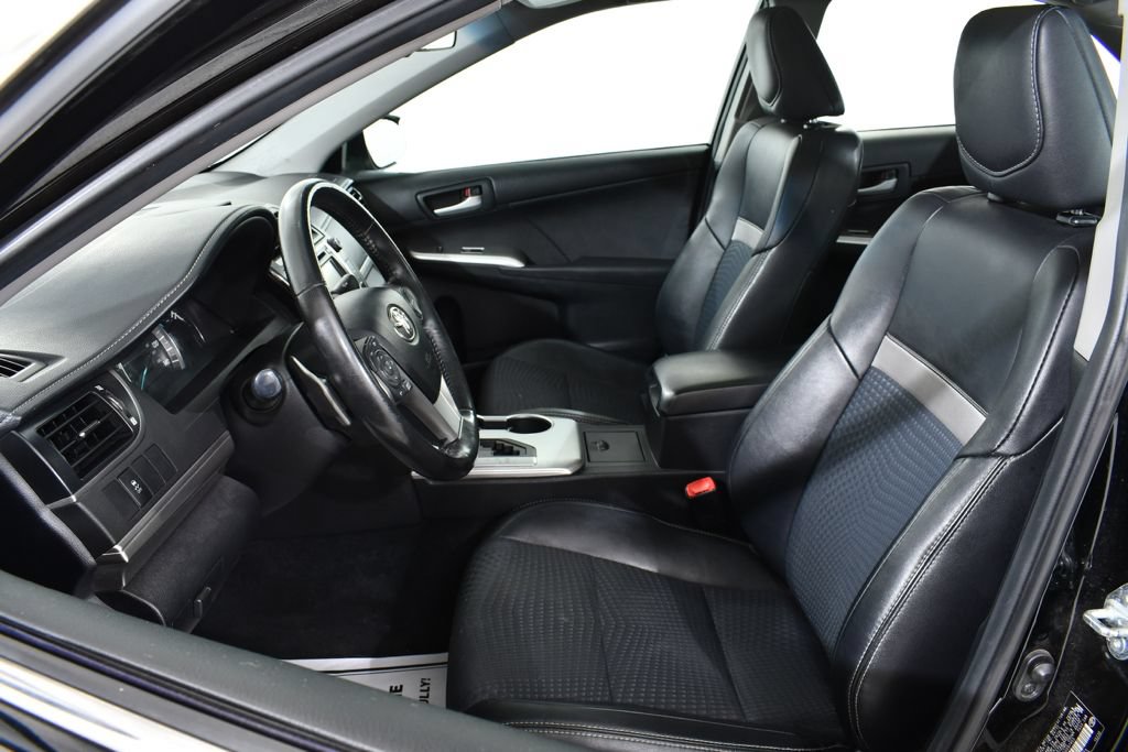 Used 2012 Toyota Camry SE FWD image 6