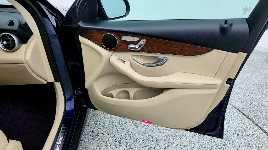 Used 2022 Mercedes-Benz GLC 300 4MATIC w/ Premium Package Lite image 25