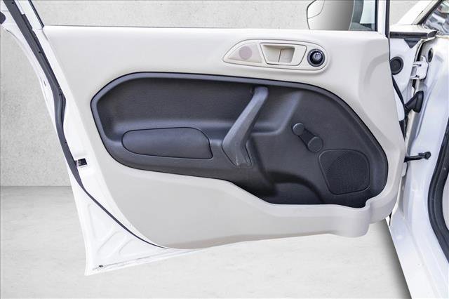 Used 2013 Ford Fiesta S image 12