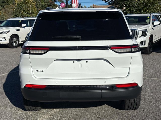 New 2025 Jeep Grand Cherokee Altitude image 3