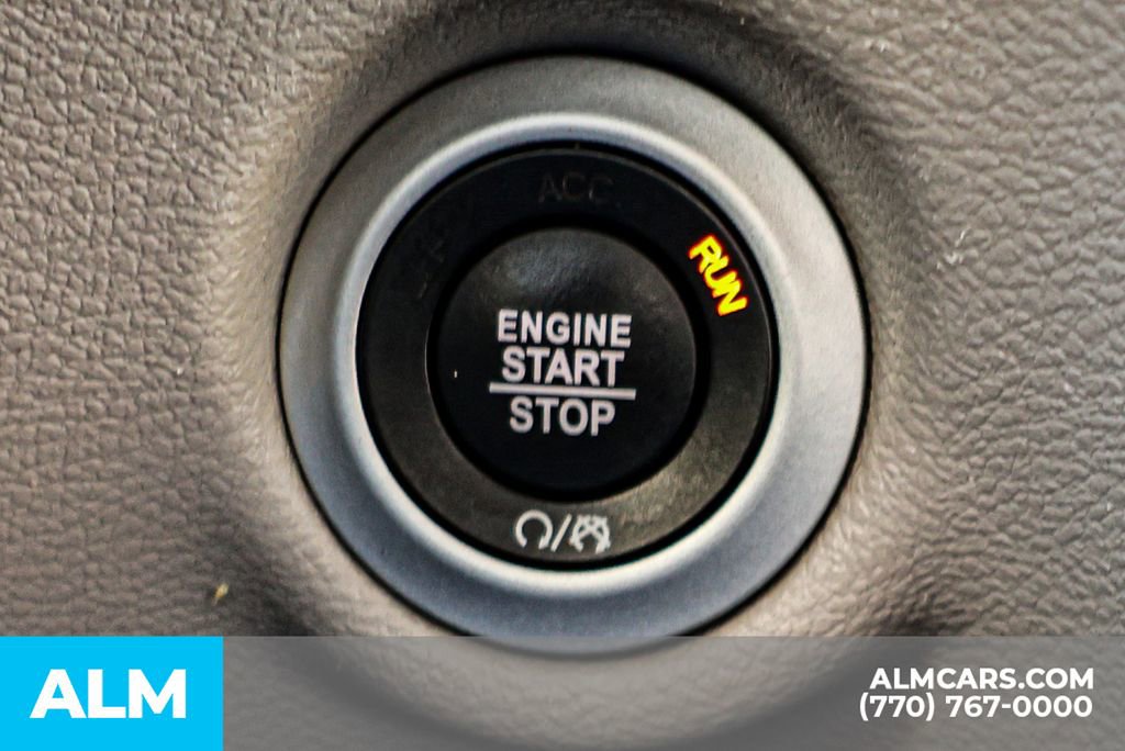 Used 2023 Chrysler Pacifica Touring-L image 48