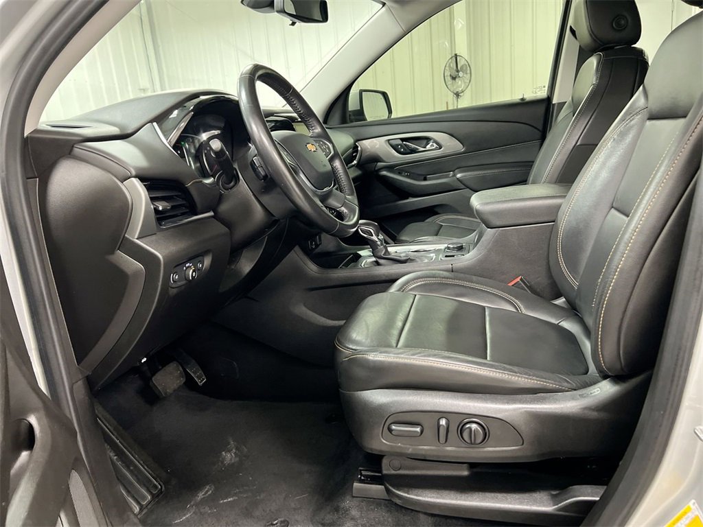 Used 2021 Chevrolet Traverse LT w/ LT Premium Package image 18