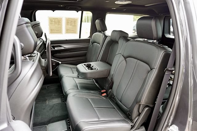 Used 2026 Jeep Grand Wagoneer Limited AWD/4WD image 19