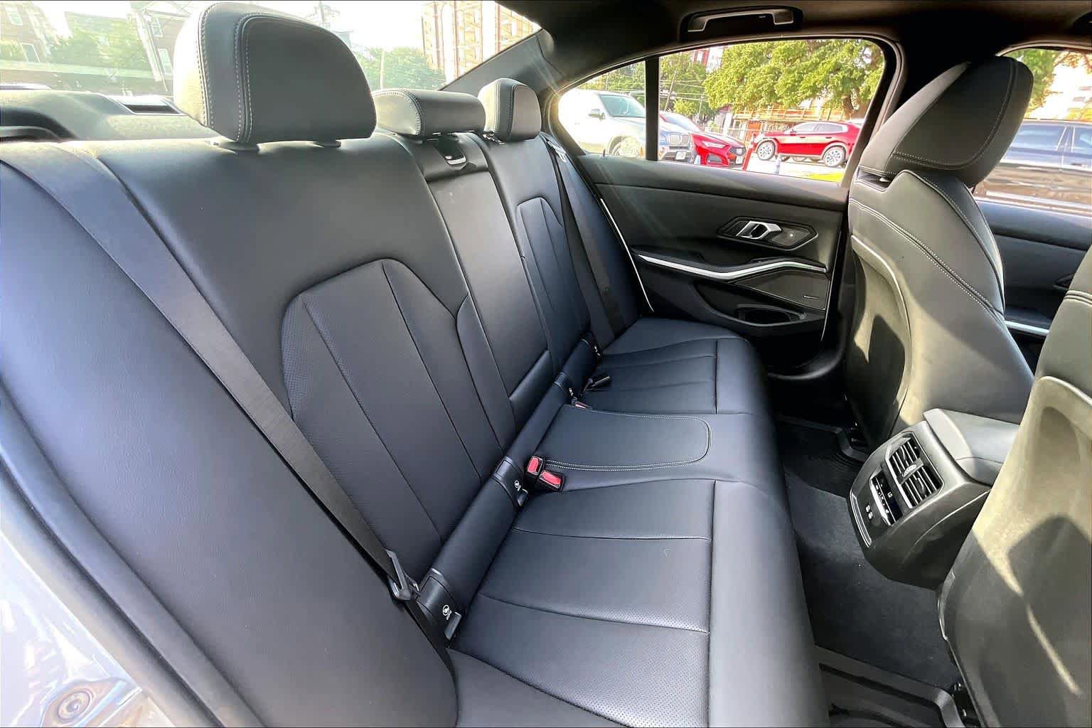 Used 2026 BMW 330i Sedan w/ M Sport Package RWD image 19