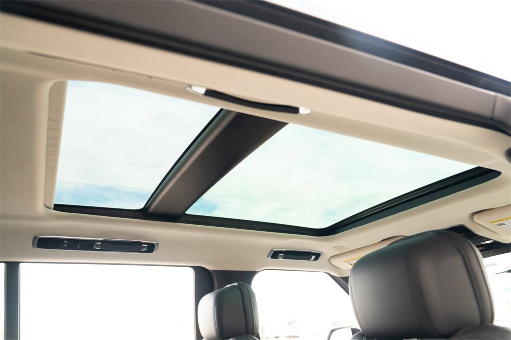 Used 2024 Land Rover Range Rover Long Wheelbase SE image 20