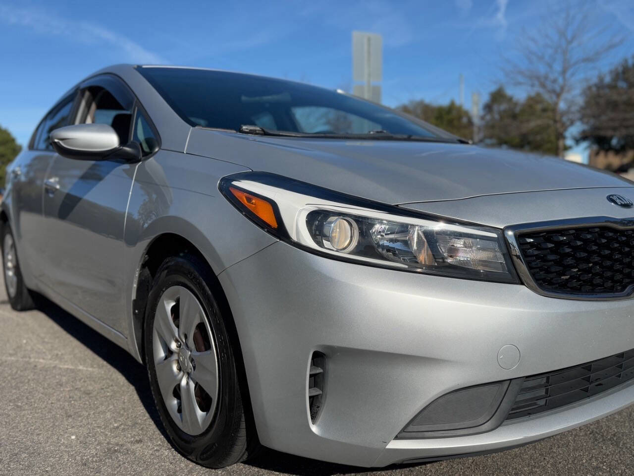 Used 2017 Kia Forte LX image 4