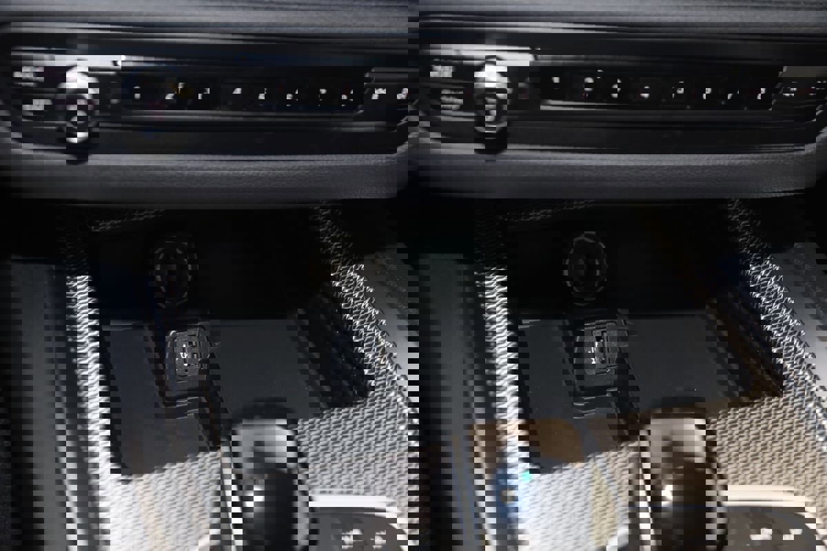 Used 2022 BMW Z4 M40i w/ Premium Package image 41