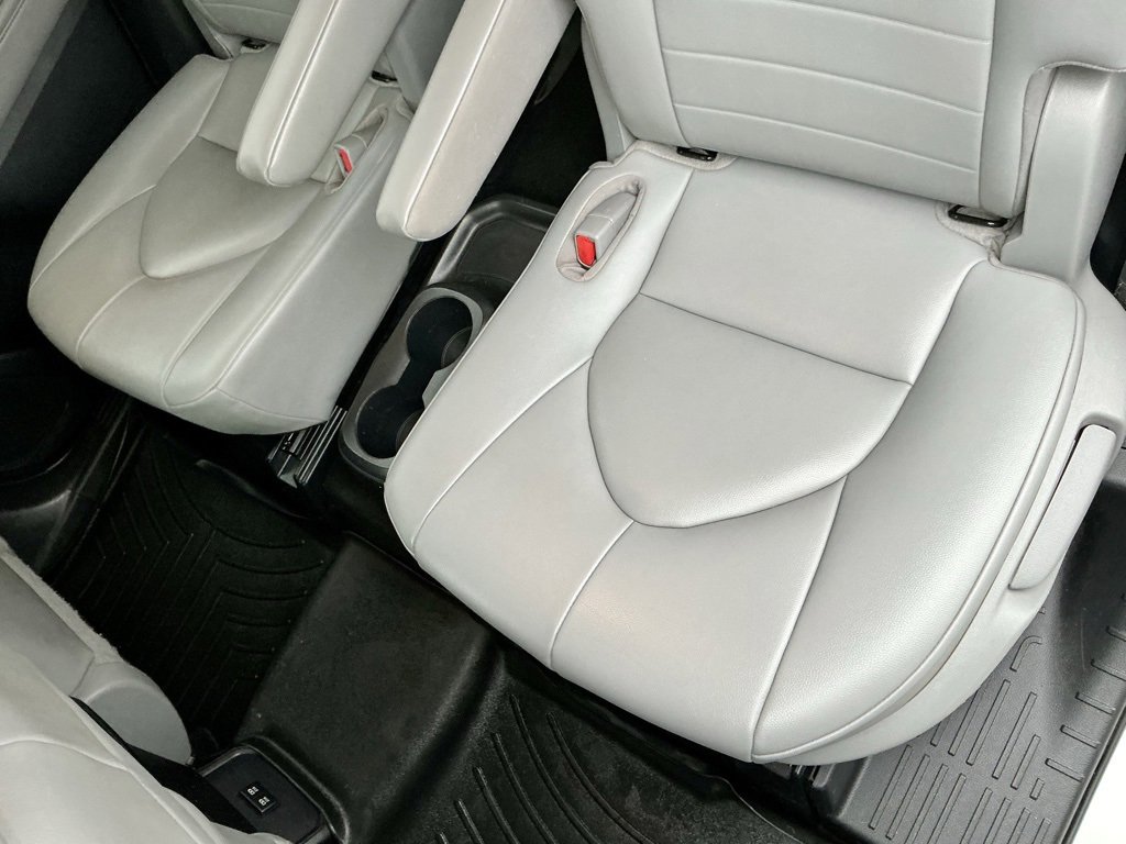 Used 2020 Toyota Highlander XLE image 31