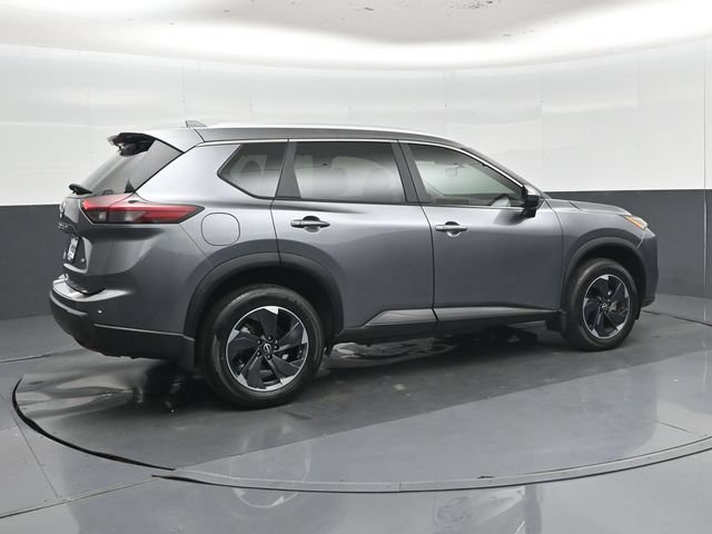 Used 2024 Nissan Rogue SV w/ SV Premium Package FWD image 3