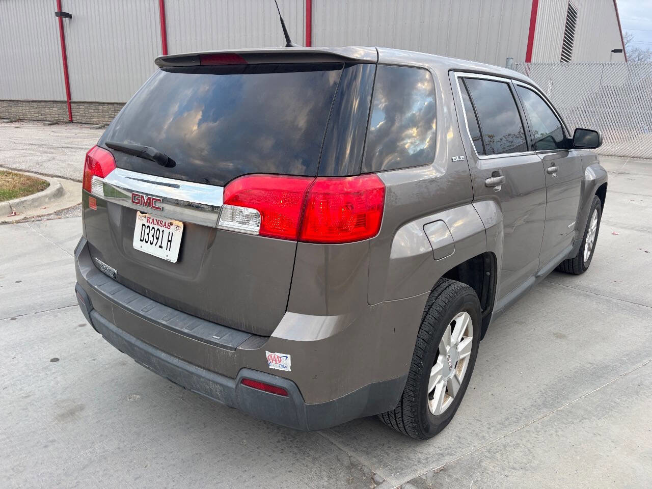 Used 2010 GMC Terrain SLE image 5