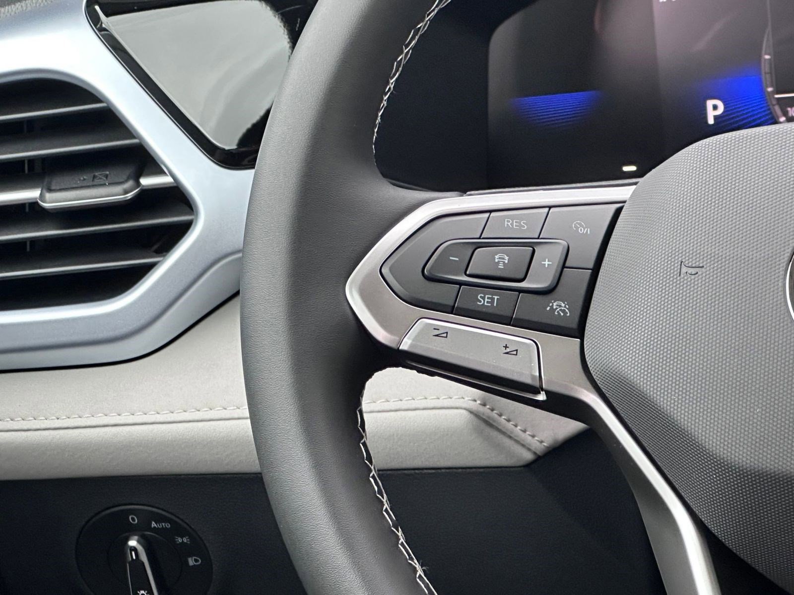 New 2026 Volkswagen Taos SE image 16