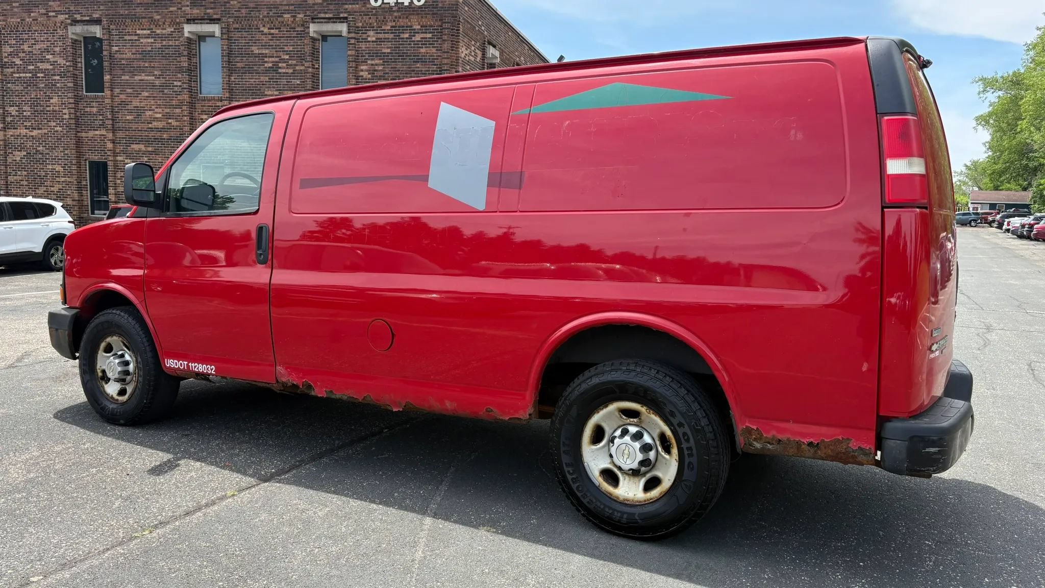 Used 2011 Chevrolet Express 2500 RWD image 6