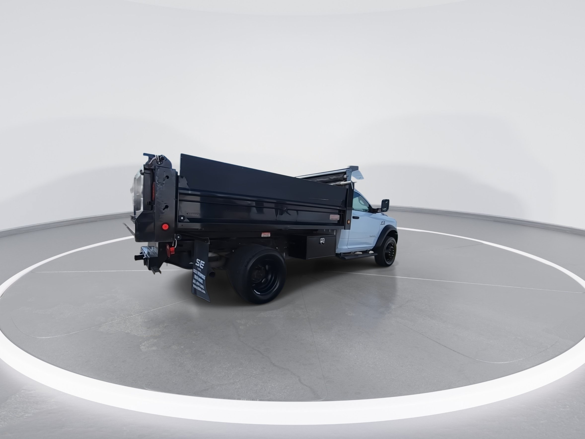 Used 2019 RAM 5500 Tradesman w/ Ambulance Prep Group RWD image 8