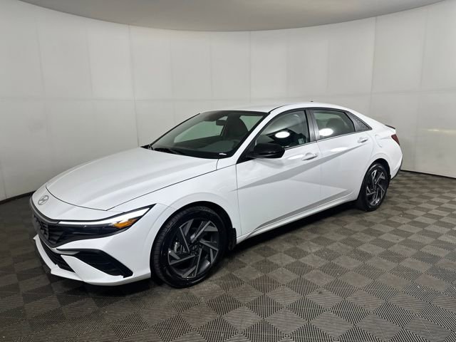 Certified 2025 Hyundai Elantra Sport image 35