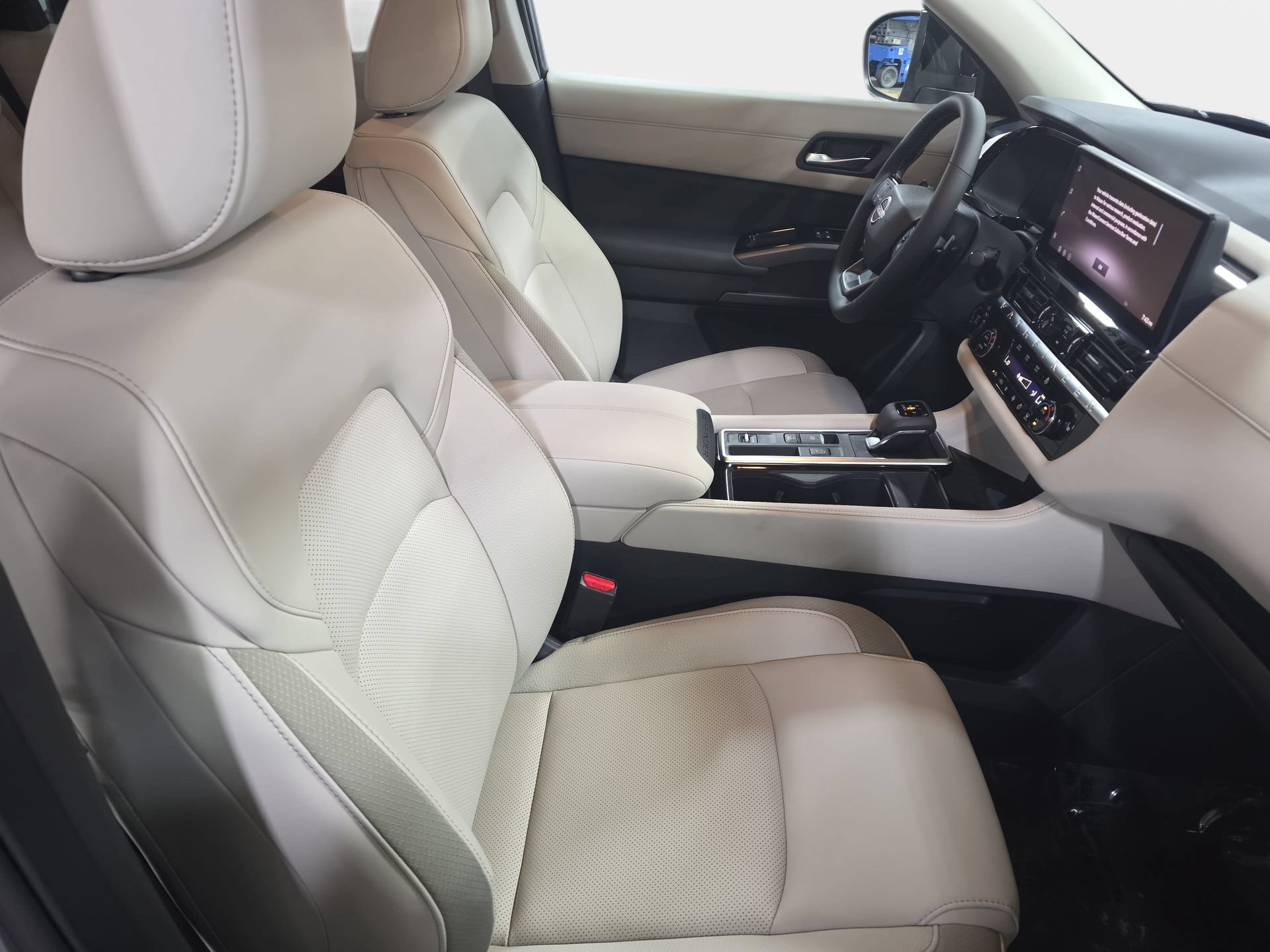 New 2026 Nissan Pathfinder SL FWD image 10