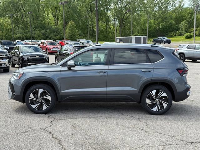 New 2025 Volkswagen Taos SE image 8