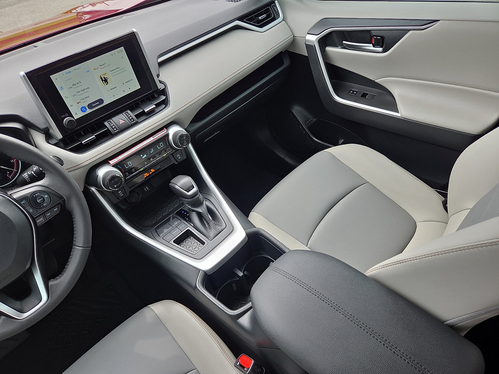 Used 2025 Toyota RAV4 XLE Premium FWD image 12