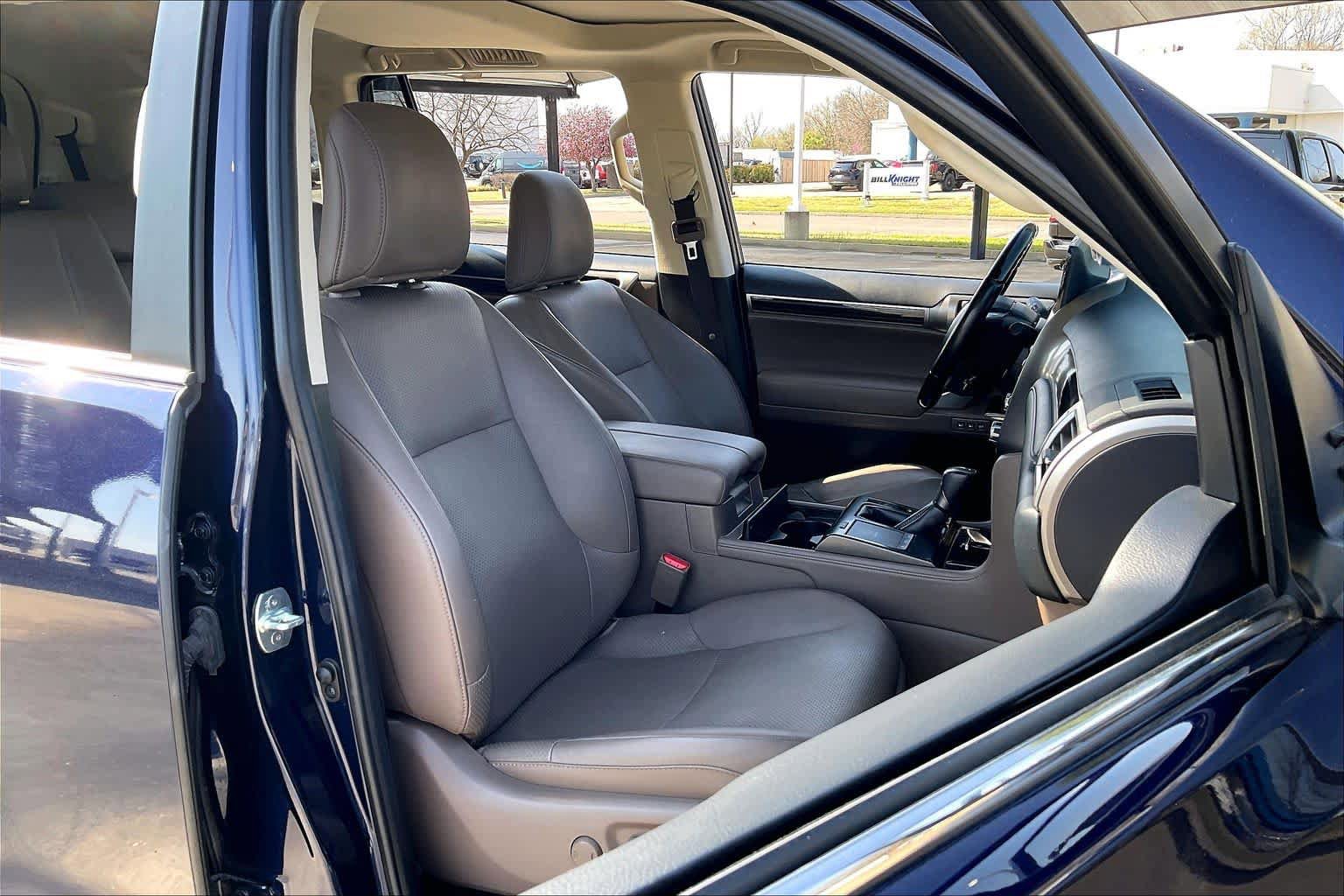 Used 2023 Lexus GX 460 Luxury w/ Accessory Package AWD/4WD image 9