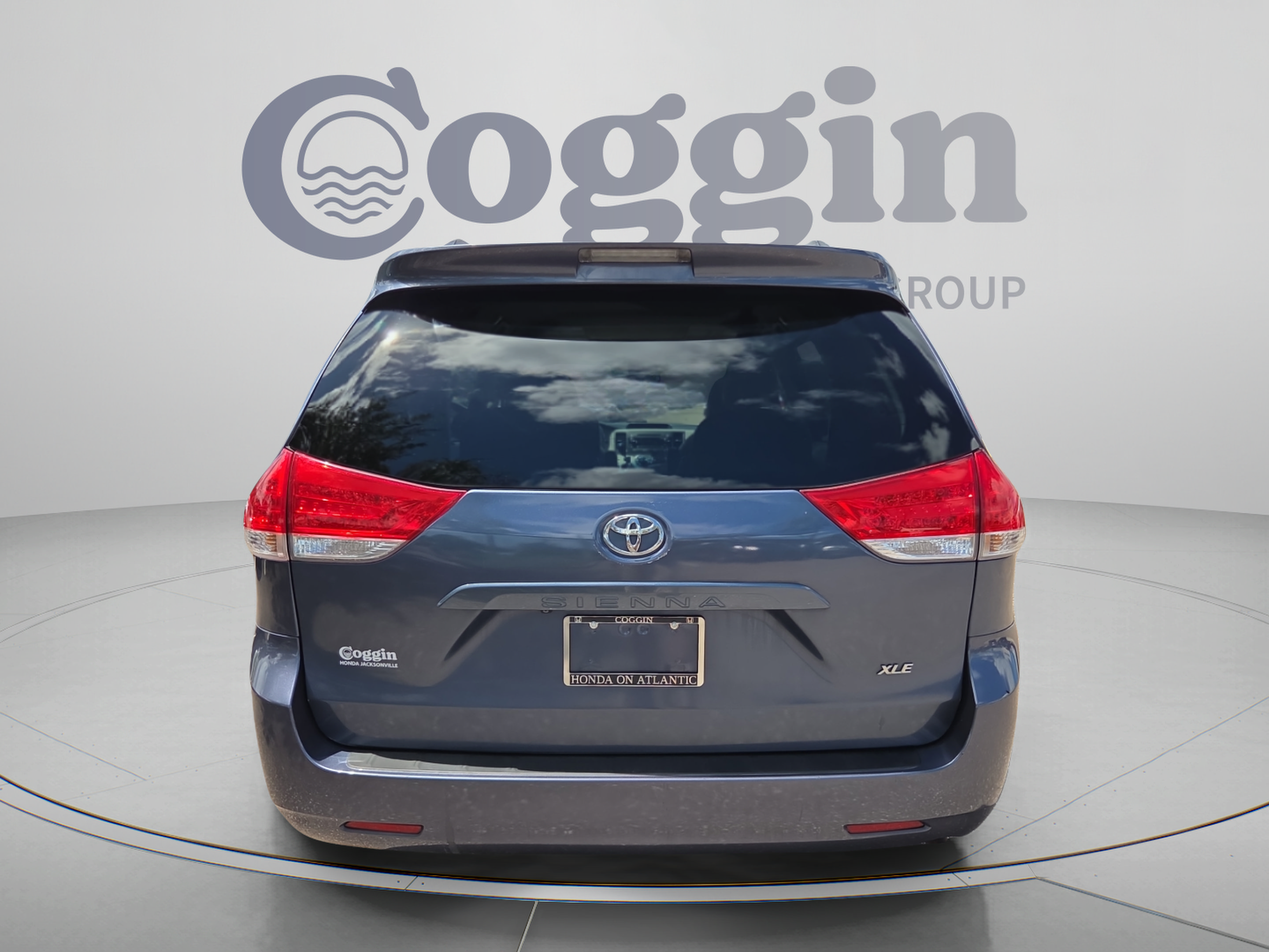 Used 2014 Toyota Sienna XLE FWD image 4