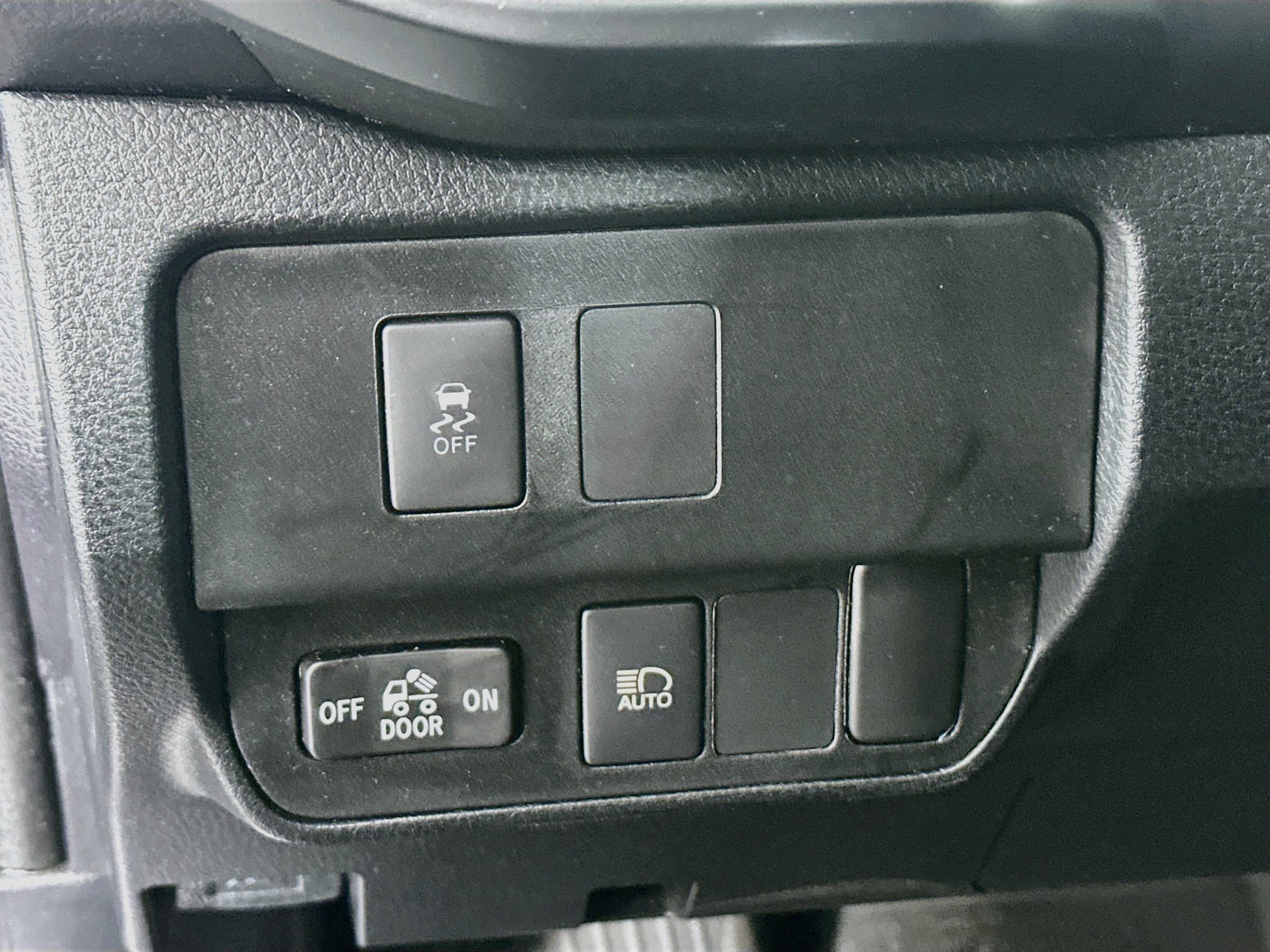 Used 2020 Toyota Tacoma SR w/ SR Convenience Package RWD image 16