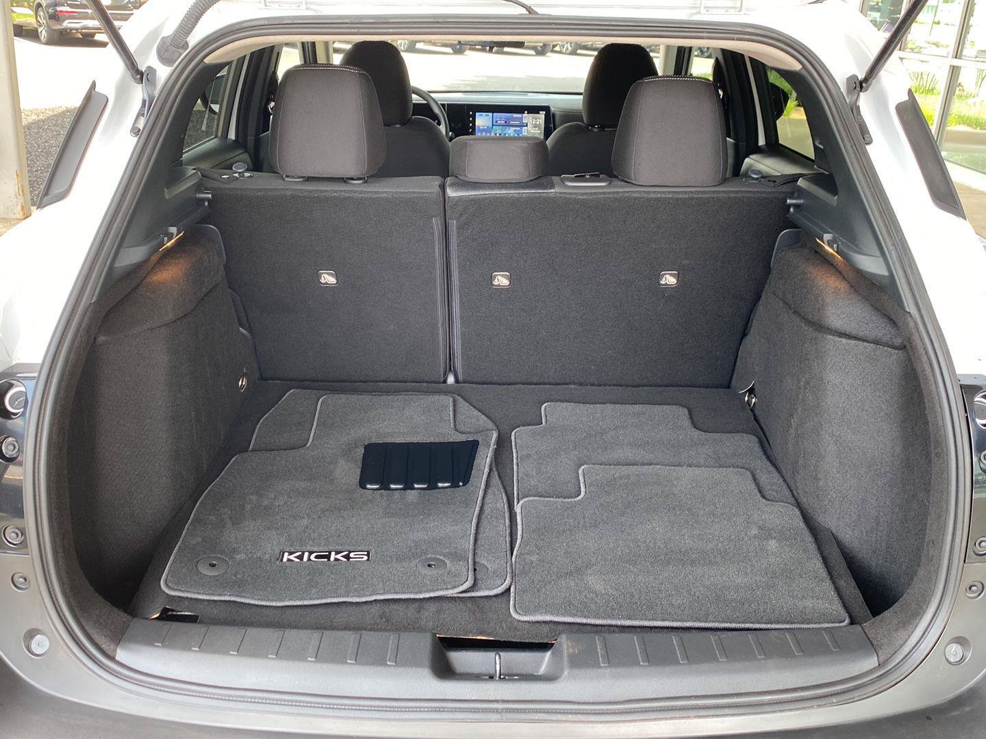 Certified 2025 Nissan Kicks SV AWD/4WD image 11