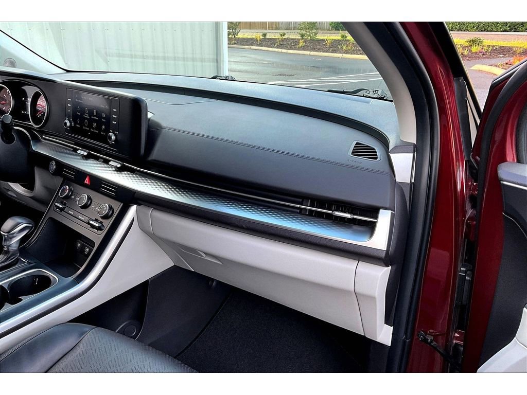 Used 2024 Kia Carnival LX image 16